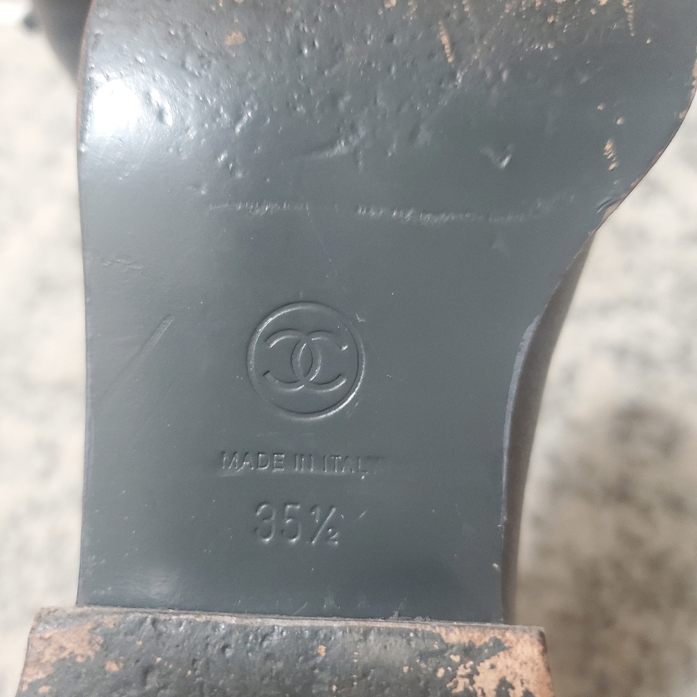 Chanel leather CC logo boots - Picture 6 of 7